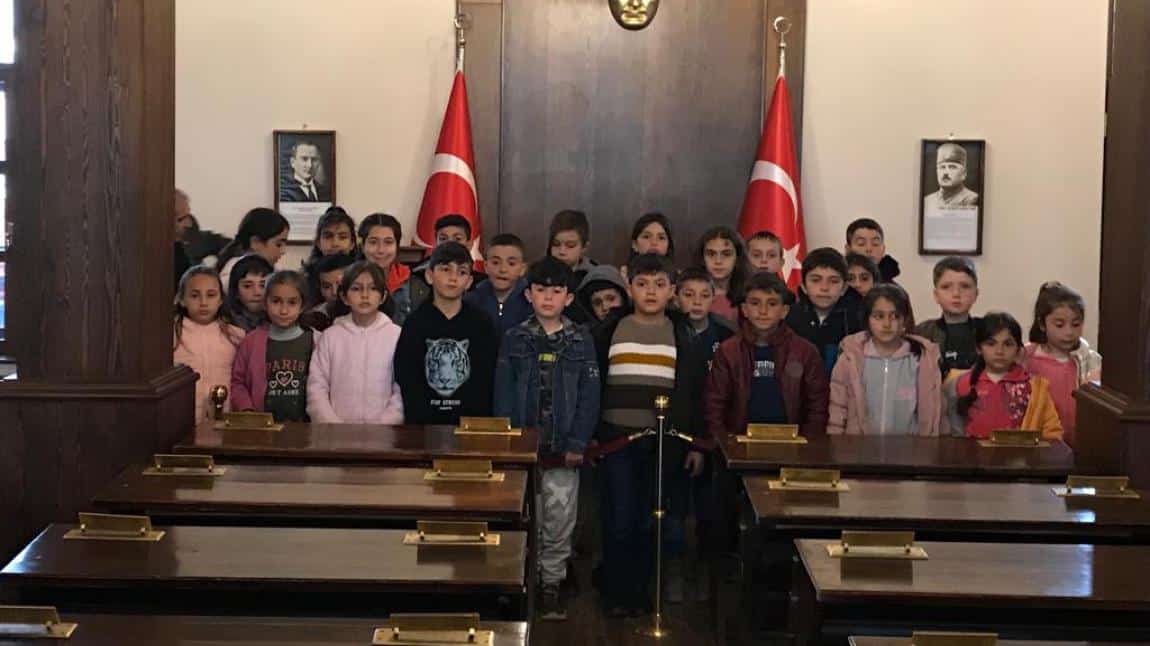 Öğrencilerimiz Erzurum Kongresinin Yapıldığı Binada